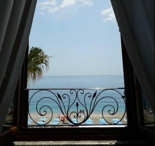 Palazzo Durante Hotel Letojanni Ngoại thất bức ảnh